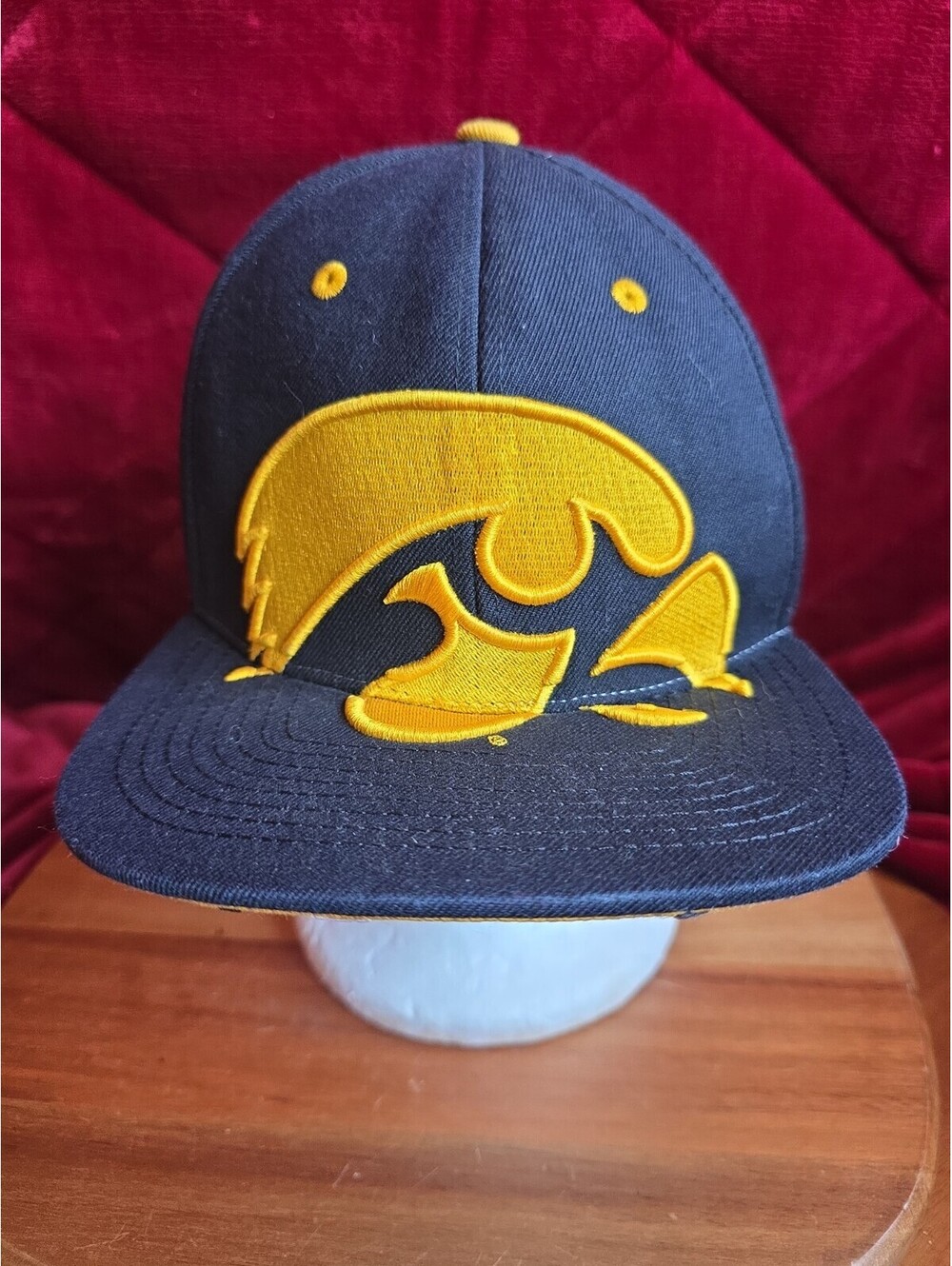 Iowa Hawkeyes Herky Big Logo Zephyr Menace Snapback Hat Rare Unique Bill